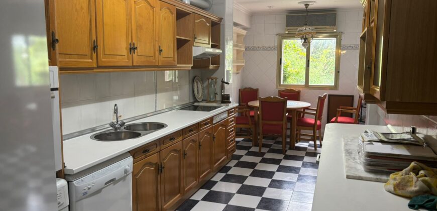 CHALET EXCLUSIVO: 4 plantas, chimenea y amplio jardín privado