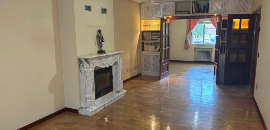 CHALET EXCLUSIVO: 4 plantas, chimenea y amplio jardín privado