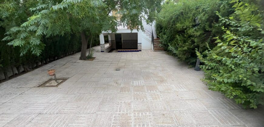 CHALET EXCLUSIVO: 4 plantas, chimenea y amplio jardín privado