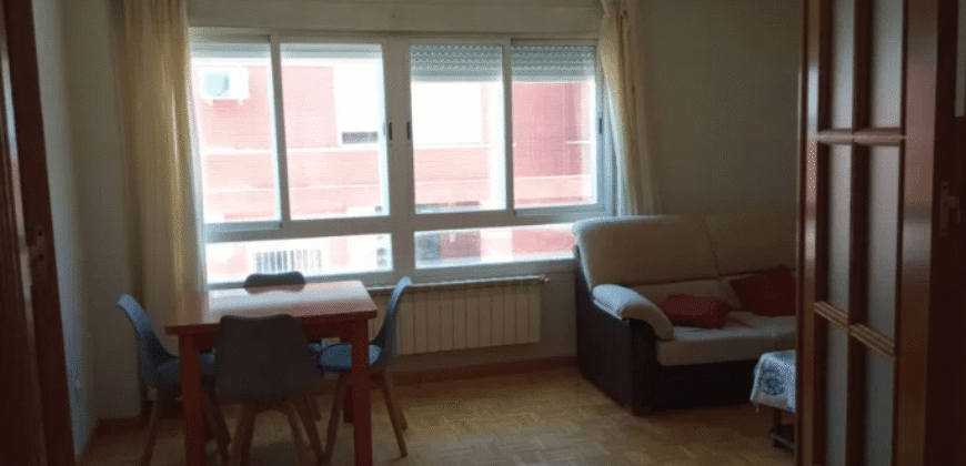 ¡Exclusivo! Piso seminuevo de 3 dormitorios con garaje y urbanización espectacular en Zona Universidad, Ciudad Real