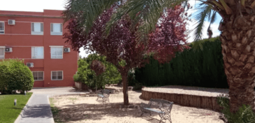 ¡Exclusivo! Piso seminuevo de 3 dormitorios con garaje y urbanización espectacular en Zona Universidad, Ciudad Real