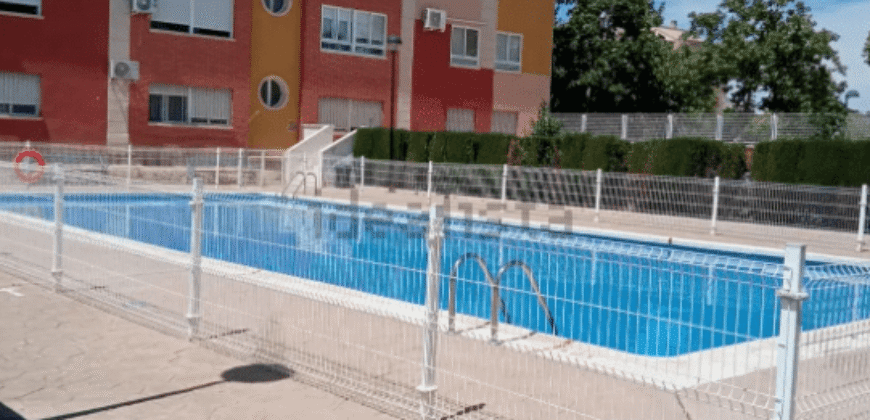 ¡Exclusivo! Piso seminuevo de 3 dormitorios con garaje y urbanización espectacular en Zona Universidad, Ciudad Real
