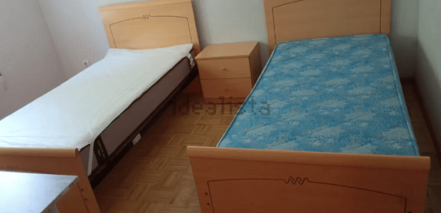 ¡Exclusivo! Piso seminuevo de 3 dormitorios con garaje y urbanización espectacular en Zona Universidad, Ciudad Real