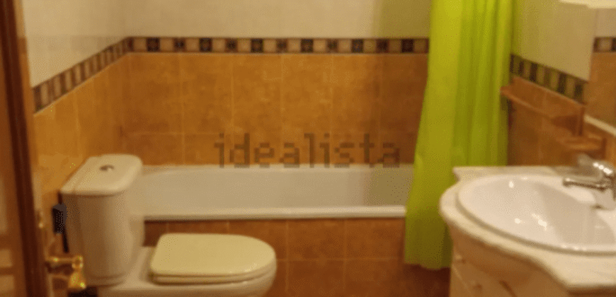 ¡Exclusivo! Piso seminuevo de 3 dormitorios con garaje y urbanización espectacular en Zona Universidad, Ciudad Real