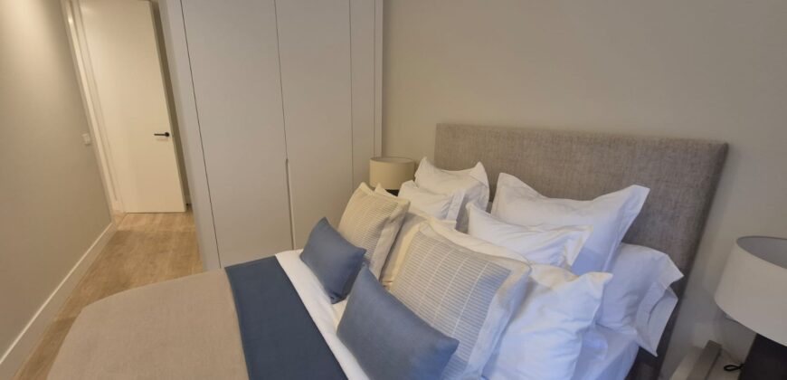 Lujo y Diseño en Madrid: Espectacular Piso Exterior con Balcón y 3 Suites.