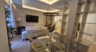 Lujo y Diseño en Madrid: Espectacular Piso Exterior con Balcón y 3 Suites.