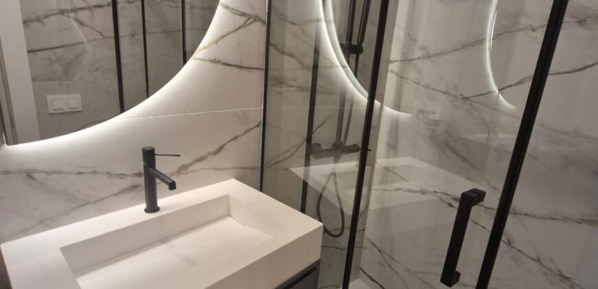 Lujo y Diseño en Madrid: Espectacular Piso Exterior con Balcón y 3 Suites.