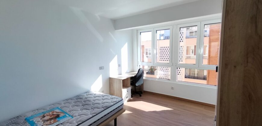 Luz, diseño y exclusividad: Tu piso con terraza en el corazón de la ciudad