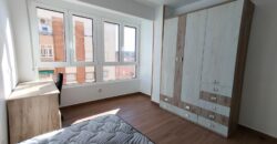 Luz, diseño y exclusividad: Tu piso con terraza en el corazón de la ciudad