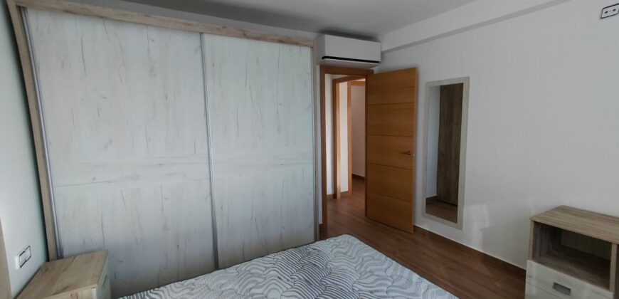 Luz, diseño y exclusividad: Tu piso con terraza en el corazón de la ciudad