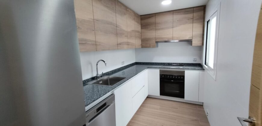 Luz, diseño y exclusividad: Tu piso con terraza en el corazón de la ciudad