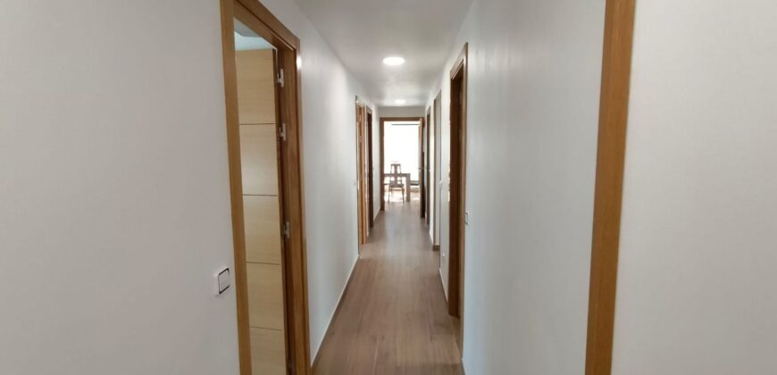 Luz, diseño y exclusividad: Tu piso con terraza en el corazón de la ciudad