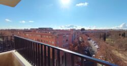Luz, diseño y exclusividad: Tu piso con terraza en el corazón de la ciudad