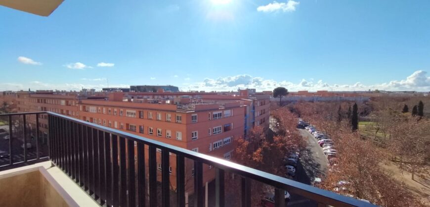Luz, diseño y exclusividad: Tu piso con terraza en el corazón de la ciudad