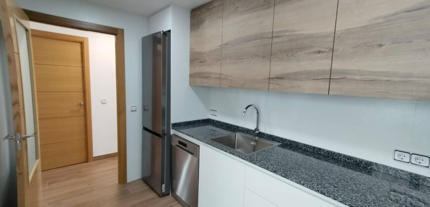 Luz, diseño y exclusividad: Tu piso con terraza en el corazón de la ciudad