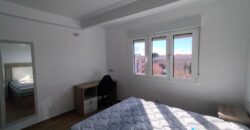 Luz, diseño y exclusividad: Tu piso con terraza en el corazón de la ciudad