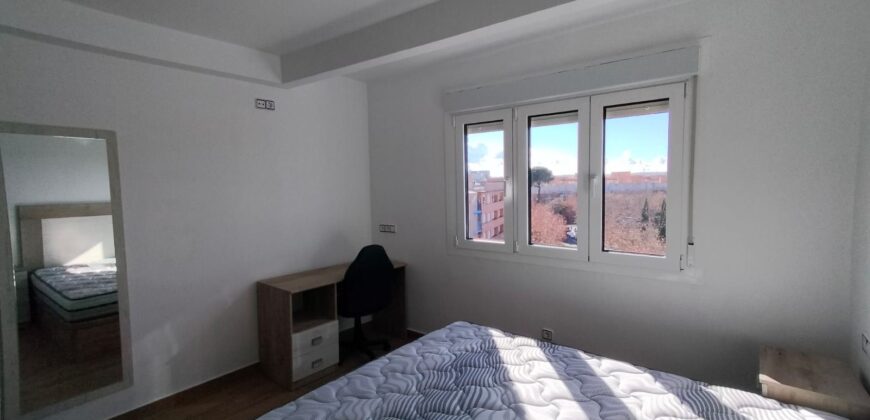 Luz, diseño y exclusividad: Tu piso con terraza en el corazón de la ciudad