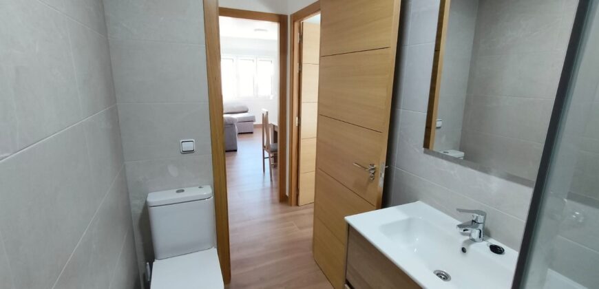 Luz, diseño y exclusividad: Tu piso con terraza en el corazón de la ciudad