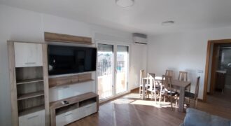 Luz, diseño y exclusividad: Tu piso con terraza en el corazón de la ciudad