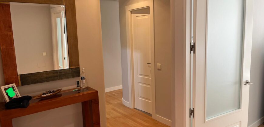 Luz y Confort en Puerta de Toledo: Piso Reformado con Piscina, Garaje y Trastero