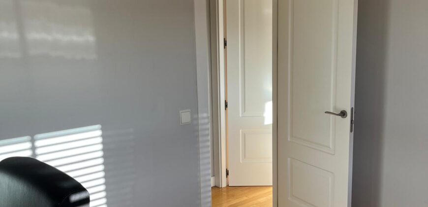 Luz y Confort en Puerta de Toledo: Piso Reformado con Piscina, Garaje y Trastero