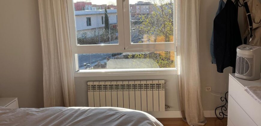 Luz y Confort en Puerta de Toledo: Piso Reformado con Piscina, Garaje y Trastero