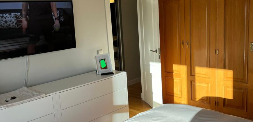 Luz y Confort en Puerta de Toledo: Piso Reformado con Piscina, Garaje y Trastero
