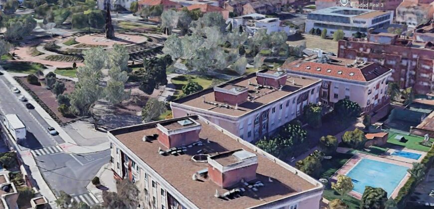 Luz y Confort en Puerta de Toledo: Piso Reformado con Piscina, Garaje y Trastero
