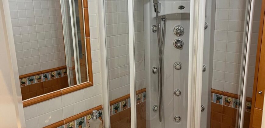 Luz y Confort en Puerta de Toledo: Piso Reformado con Piscina, Garaje y Trastero
