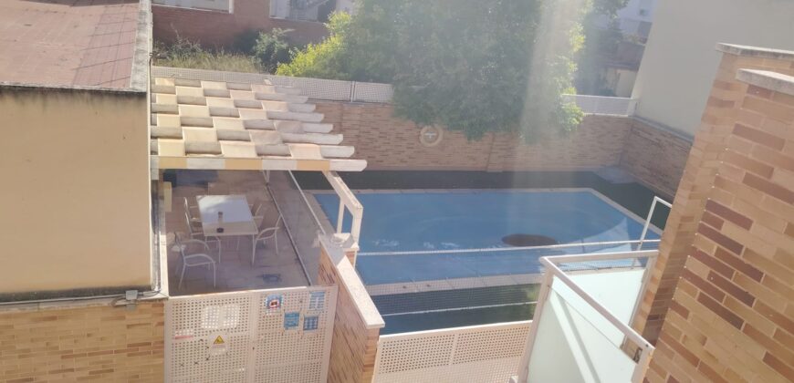 Moderno dúplex con piscina y garaje cerrado – Santa María, Ciudad Real