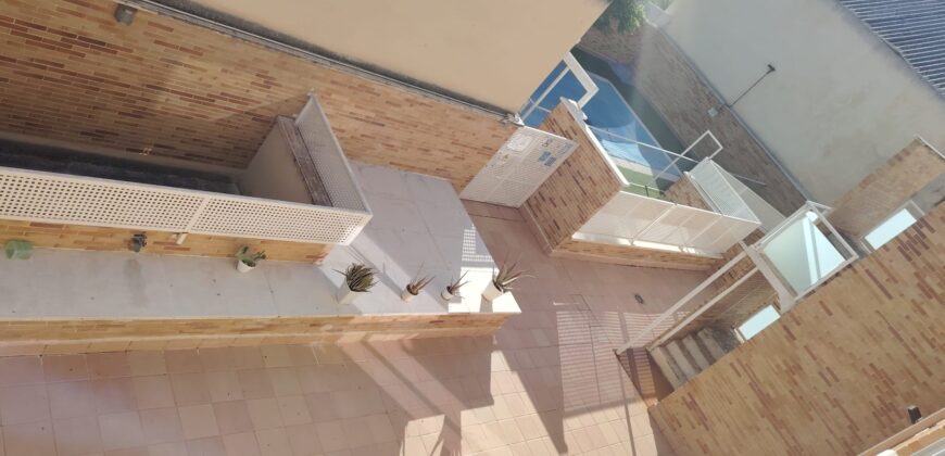 Moderno dúplex con piscina y garaje cerrado – Santa María, Ciudad Real
