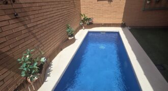 ¡Espectacular chalet independiente con piscina! – Puro confort en el Barrio Los Ángeles