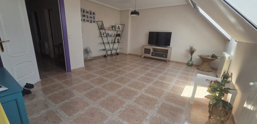 ¡Espectacular chalet independiente con piscina! – Puro confort en el Barrio Los Ángeles