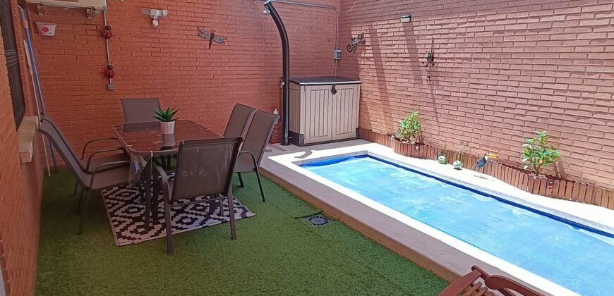 ¡Espectacular chalet independiente con piscina! – Puro confort en el Barrio Los Ángeles