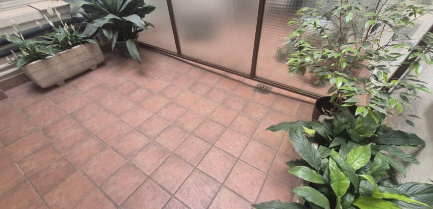 ¡Amplio y moderno piso con terraza! – Calle Ciruela