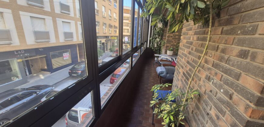 ¡Amplio y moderno piso con terraza! – Calle Ciruela