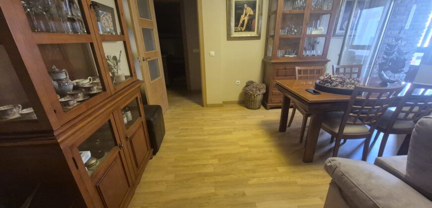 ¡Amplio y moderno piso con terraza! – Calle Ciruela