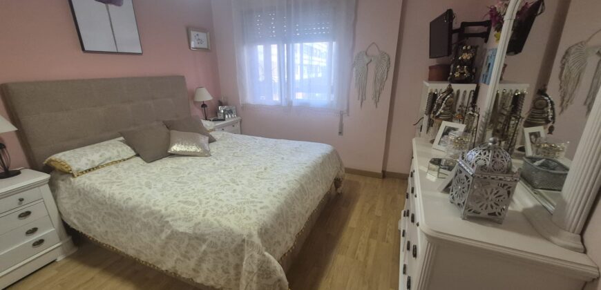 ¡Amplio y moderno piso con terraza! – Calle Ciruela