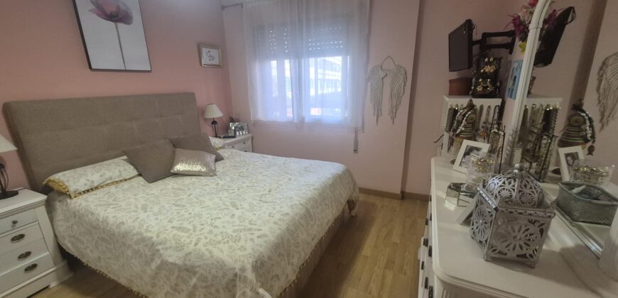 ¡Amplio y moderno piso con terraza! – Calle Ciruela