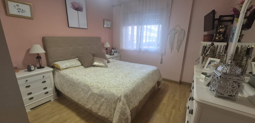 ¡Amplio y moderno piso con terraza! – Calle Ciruela