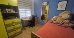 ¡Amplio y moderno piso con terraza! – Calle Ciruela