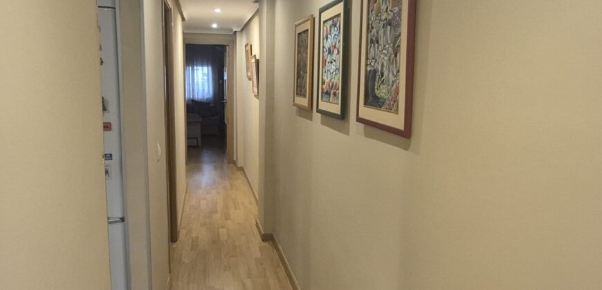 ¡Amplio y moderno piso con terraza! – Calle Ciruela