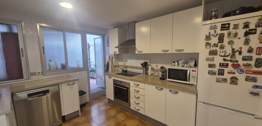 ¡Amplio y moderno piso con terraza! – Calle Ciruela