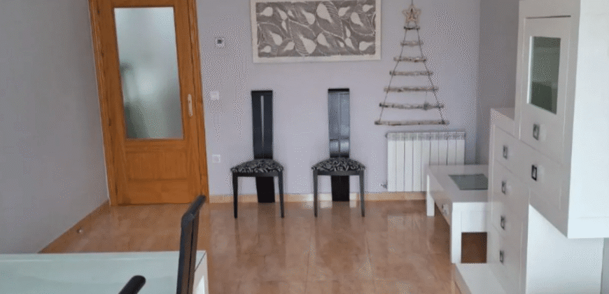 Amplitud y confort en Calle Don Quijote, Miguelturra: piso con 3 dormitorios y terraza