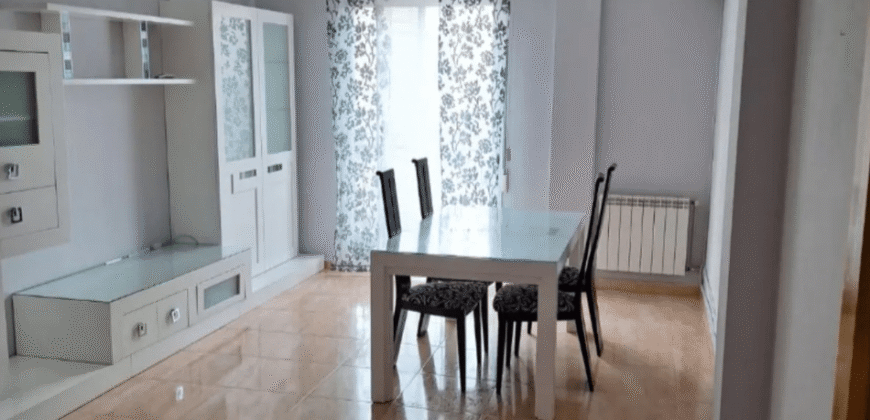 Amplitud y confort en Calle Don Quijote, Miguelturra: piso con 3 dormitorios y terraza