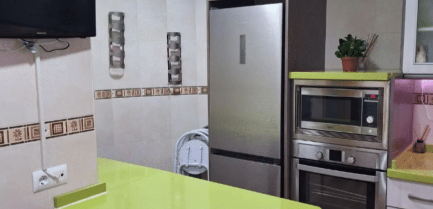 Amplitud y confort en Calle Don Quijote, Miguelturra: piso con 3 dormitorios y terraza