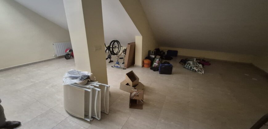 ¡Amplia casa con guardillón en Poblete! – Calle Europa