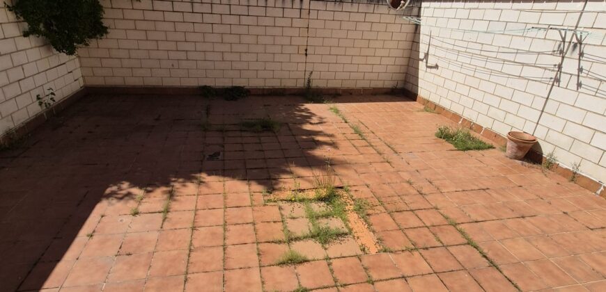 ¡Amplia casa con guardillón en Poblete! – Calle Europa