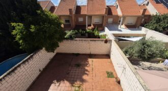 ¡Amplia casa con guardillón en Poblete! – Calle Europa
