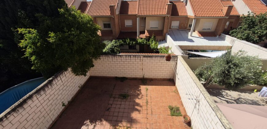 ¡Amplia casa con guardillón en Poblete! – Calle Europa